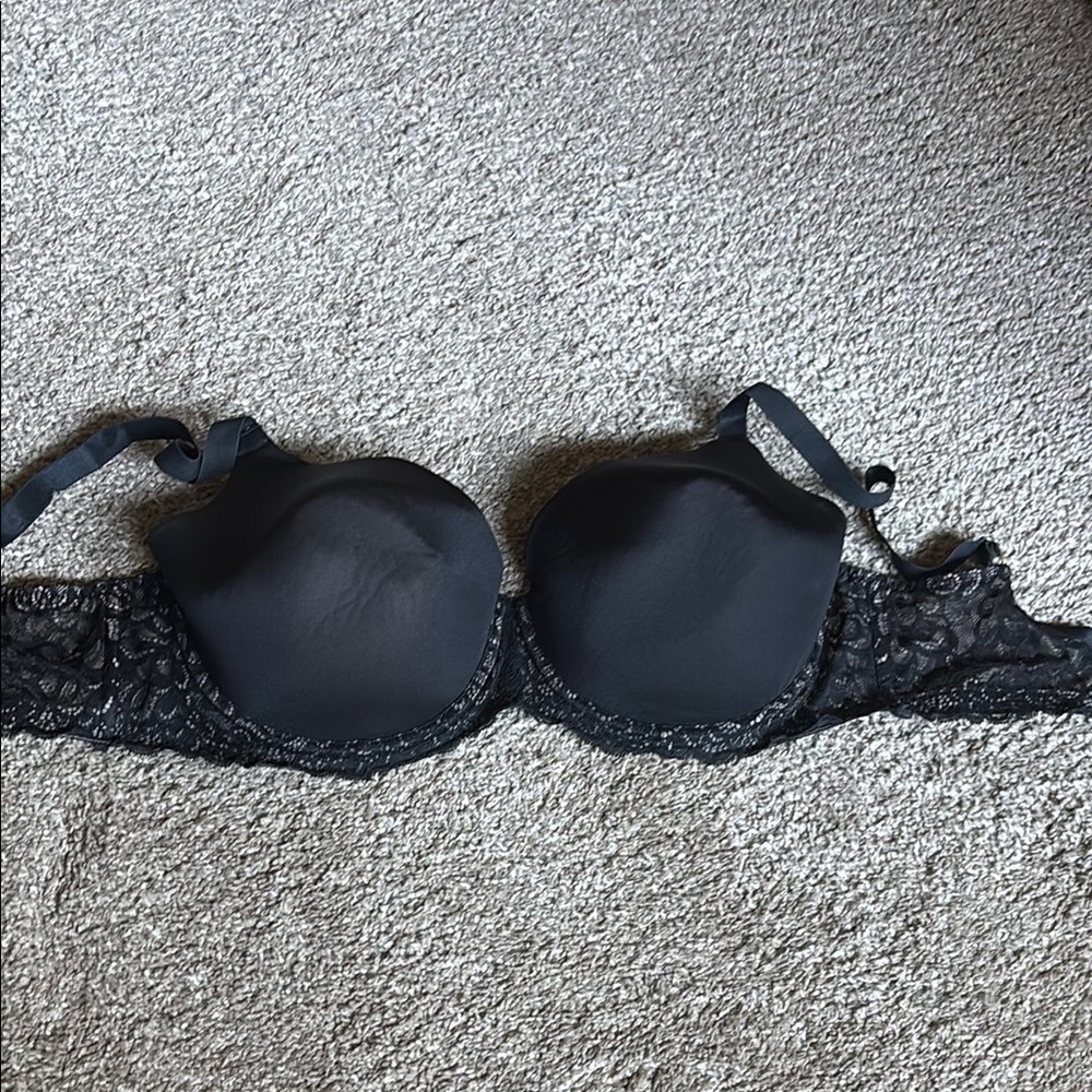 Elegant Black Lace Push-Up Bra